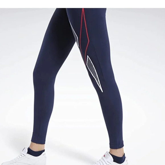 NWT Reebok Women's Classics Graphic Leggings XS - Picture 3 of 11